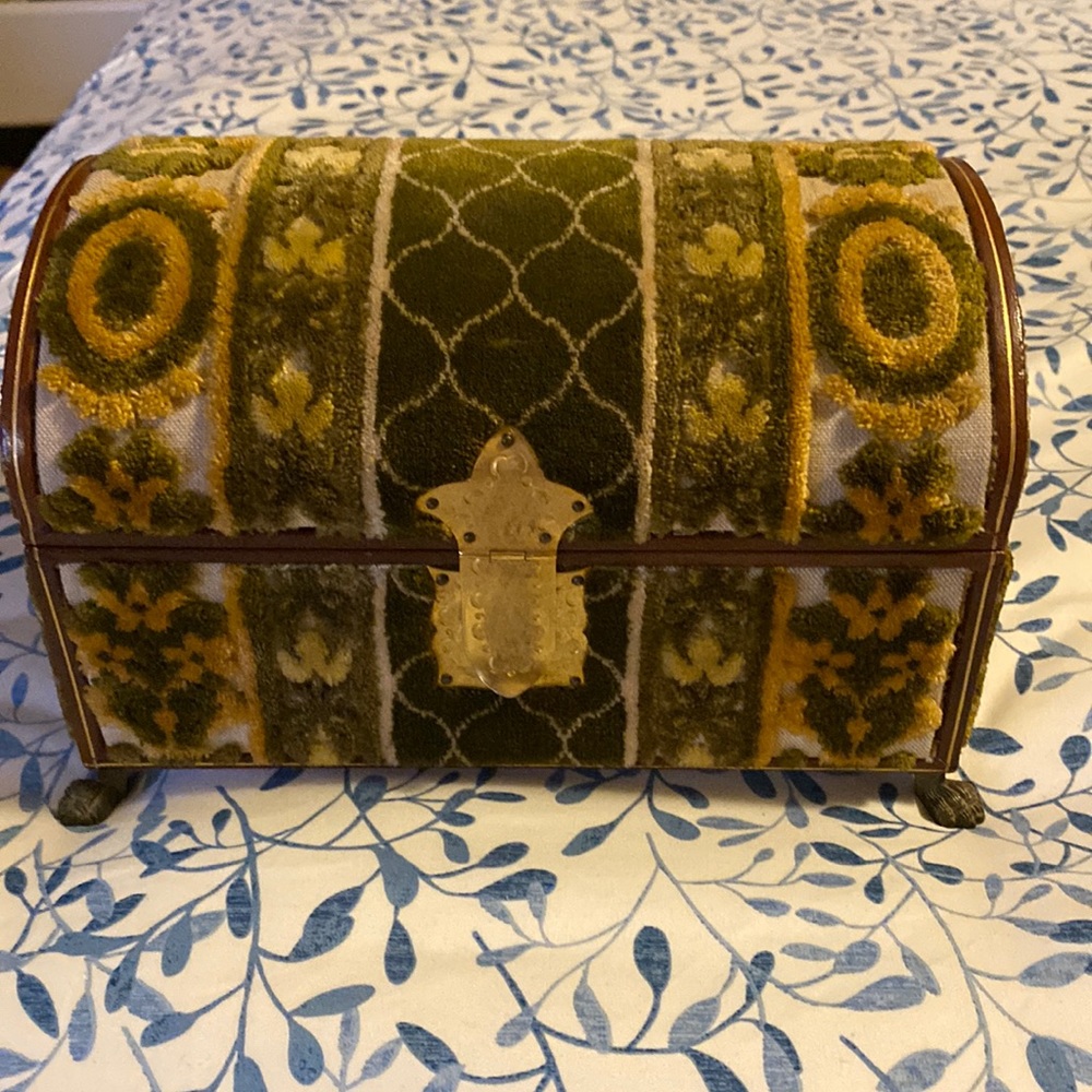 Reyes Musical Swiss Vintage Jewelry Box size 9x6x5